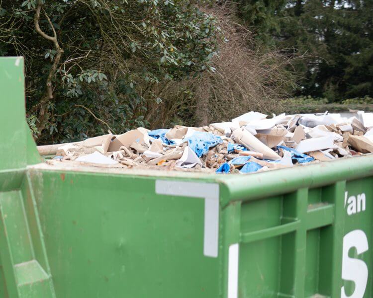 Container bouw en sloop afval zit in een container van 10m3